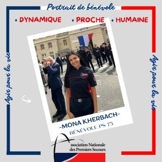 Portrait bénévole –Mona Kherbach
 “Conserver le volet secourisme dans ma vie”

A 22 ans, Mona Kherbach, manipulatrice radio est un véritable couteau suisse. Quand elle ne pratique pas la course à pied, qu’elle ne donne pas des cours de piano ou qu’elle n’est pas à ses cours de chant ou de théâtre, Mona participe activement à la vie de l’UDPS en tant qu' équipière secouriste. Elle a rejoint l’UD de Paris en juillet 2025.

 Bravo Mona pour cet engagement bénévole !